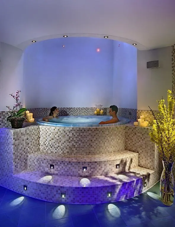 Hotel Sassella Grosio 3*,