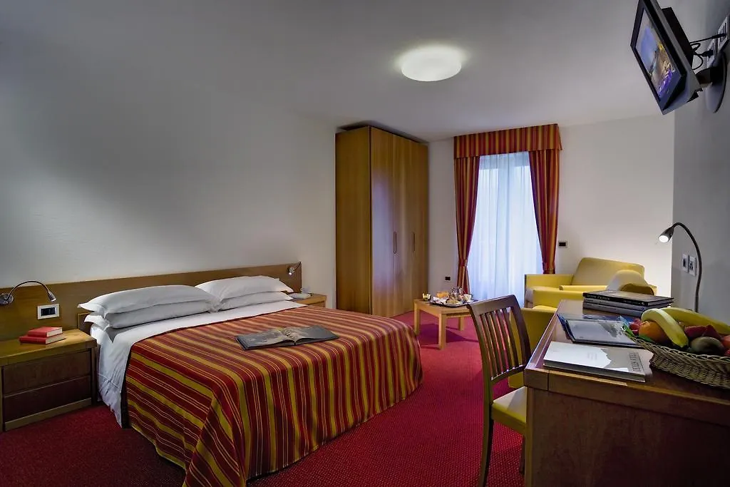 Hotel Sassella Grosio 3*,